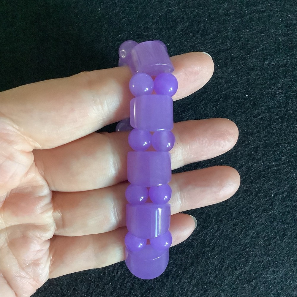 Genuine purple jade stretch bracelet.